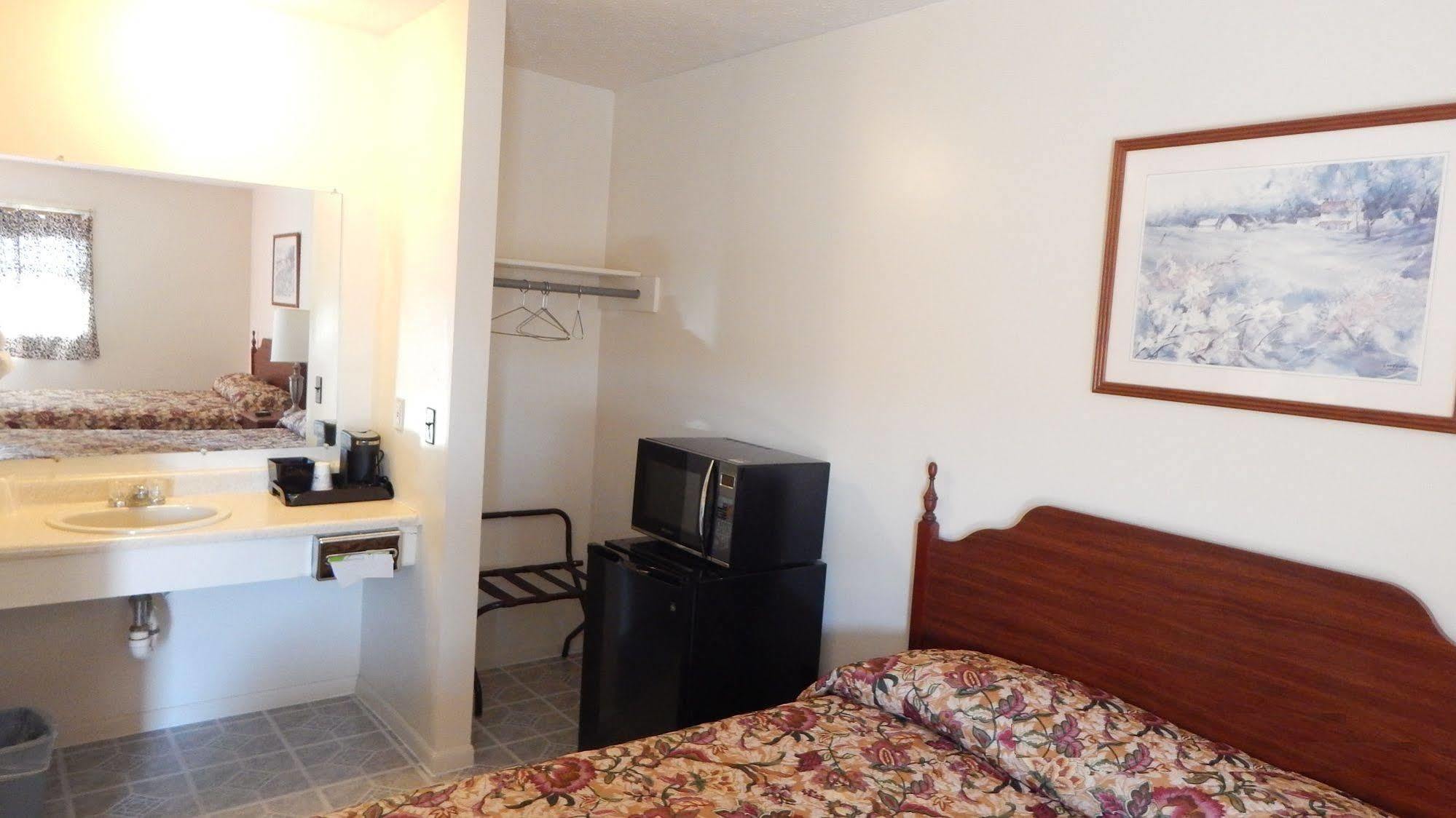 Dry Ridge Motor Inn エクステリア 写真
